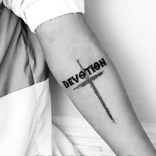 cross-tattoo-3