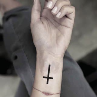 cross-tattoo-22